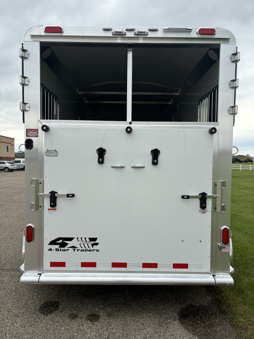 New 2026 4-Star 2H GN Deluxe Straight Load Horse Trailer