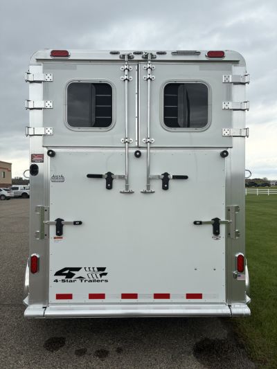 New 2026 4-Star 2H GN Deluxe Straight Load Horse Trailer