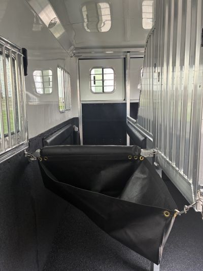 New 2026 4-Star 2H GN Deluxe Straight Load Horse Trailer