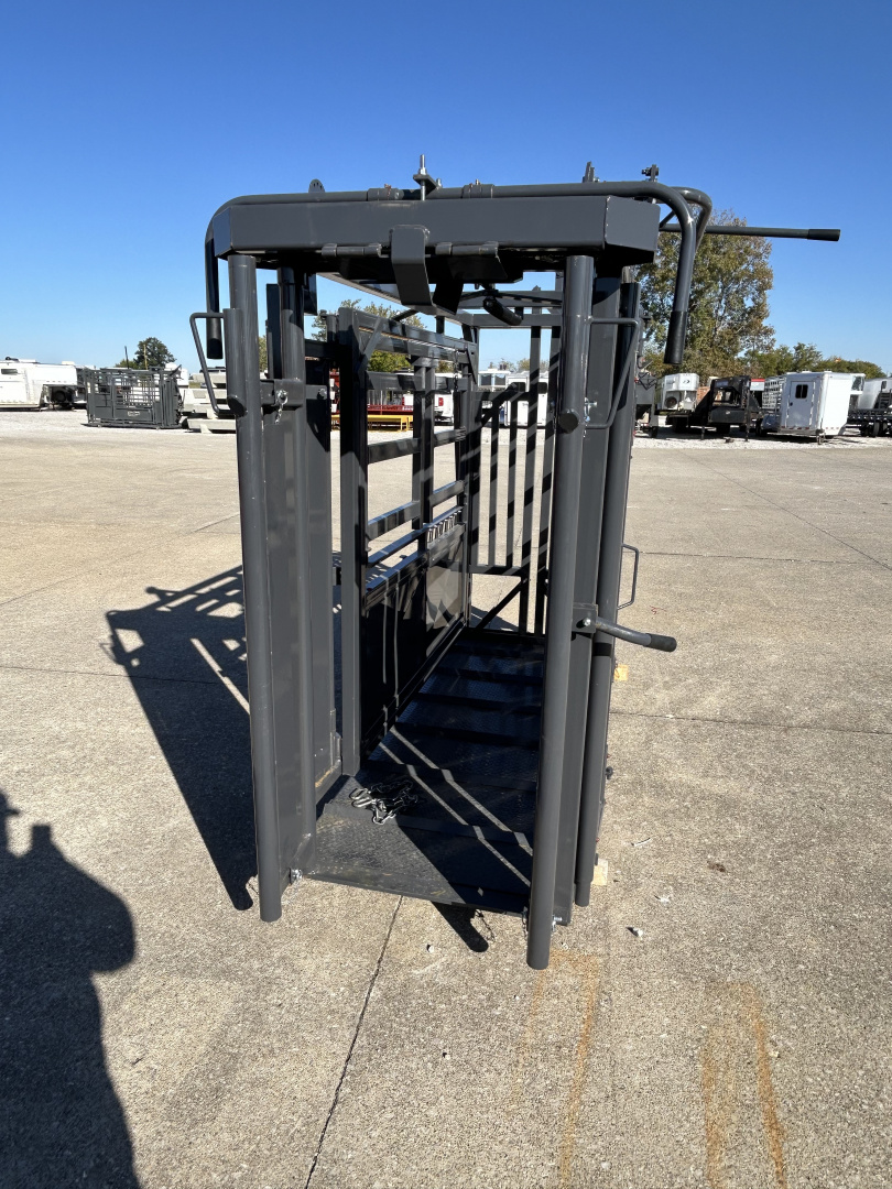 New 2026 Stock Pro Self Catch Cattle Squeeze Chute Livestock Equipment