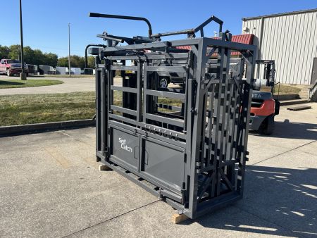 New 2026 Stock Pro Self Catch Cattle Squeeze Chute Livestock Equipment
