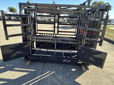 New 2026 Stock Pro Self Catch Cattle Squeeze Chute Livestock Equipment