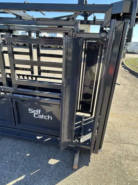 New 2026 Stock Pro Self Catch Cattle Squeeze Chute Livestock Equipment