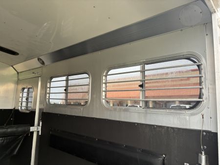 Used 2002 4-Star 2H Straight Load Horse Trailer