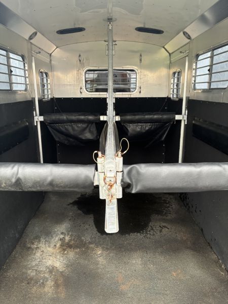 Used 2002 4-Star 2H Straight Load Horse Trailer