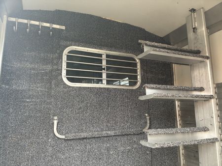 Used 2002 4-Star 2H Straight Load Horse Trailer
