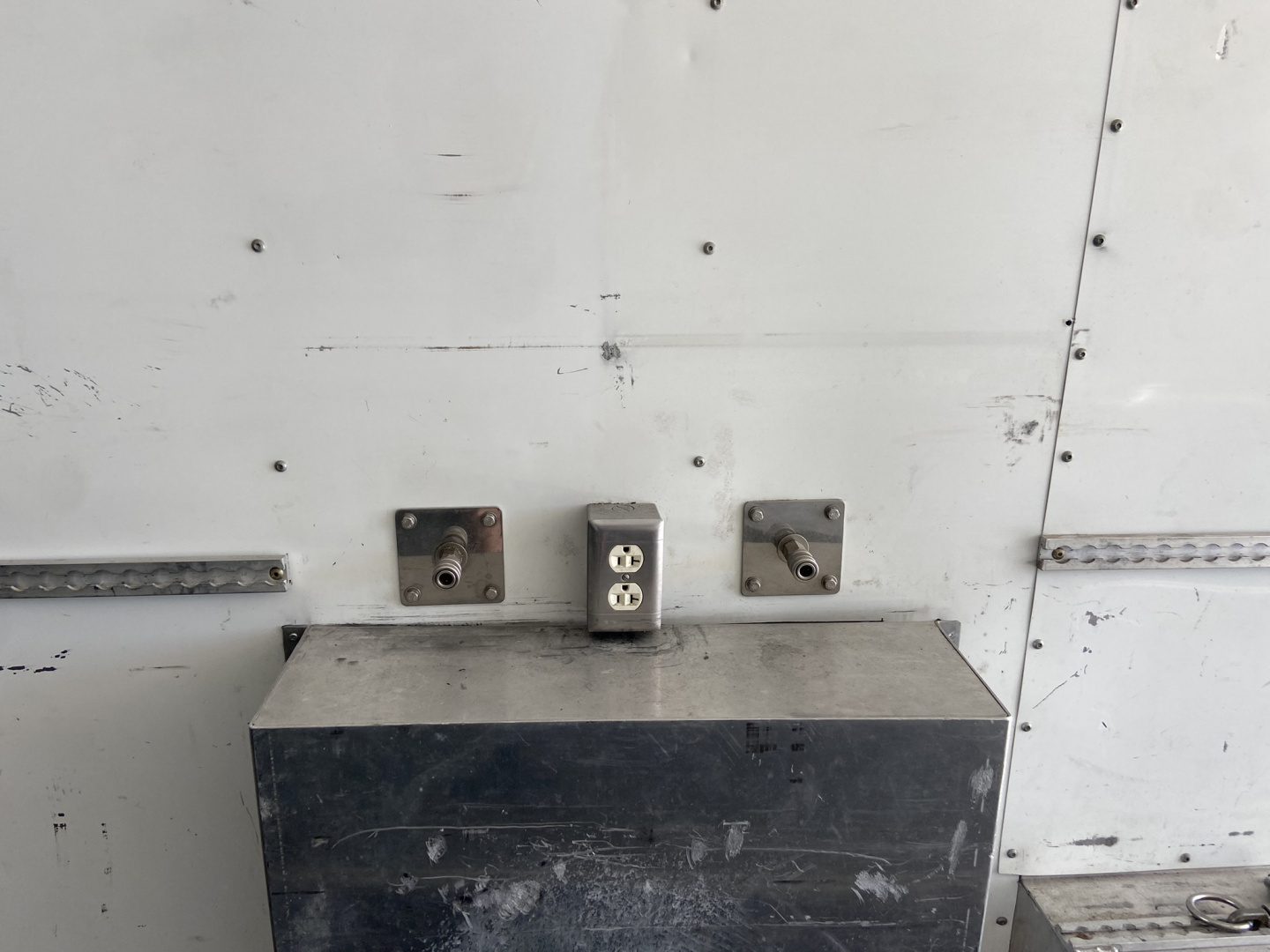 Used 2000 Featherlite Trailer