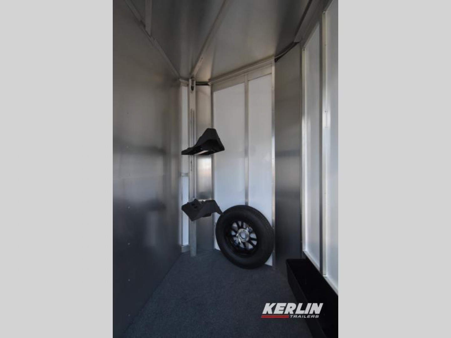 New 2026 Kiefer Manufacturing Kruiser STOCK SLANT LOAD BP Horse Trailer