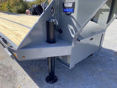 New 2026 Diamond C FMAX212 GOOSENECK TRAILER PACESETTER EDITION LOADED HYDRO DOVE & JACKS DISC BRAKES ALUMINUM OUTER RIMS