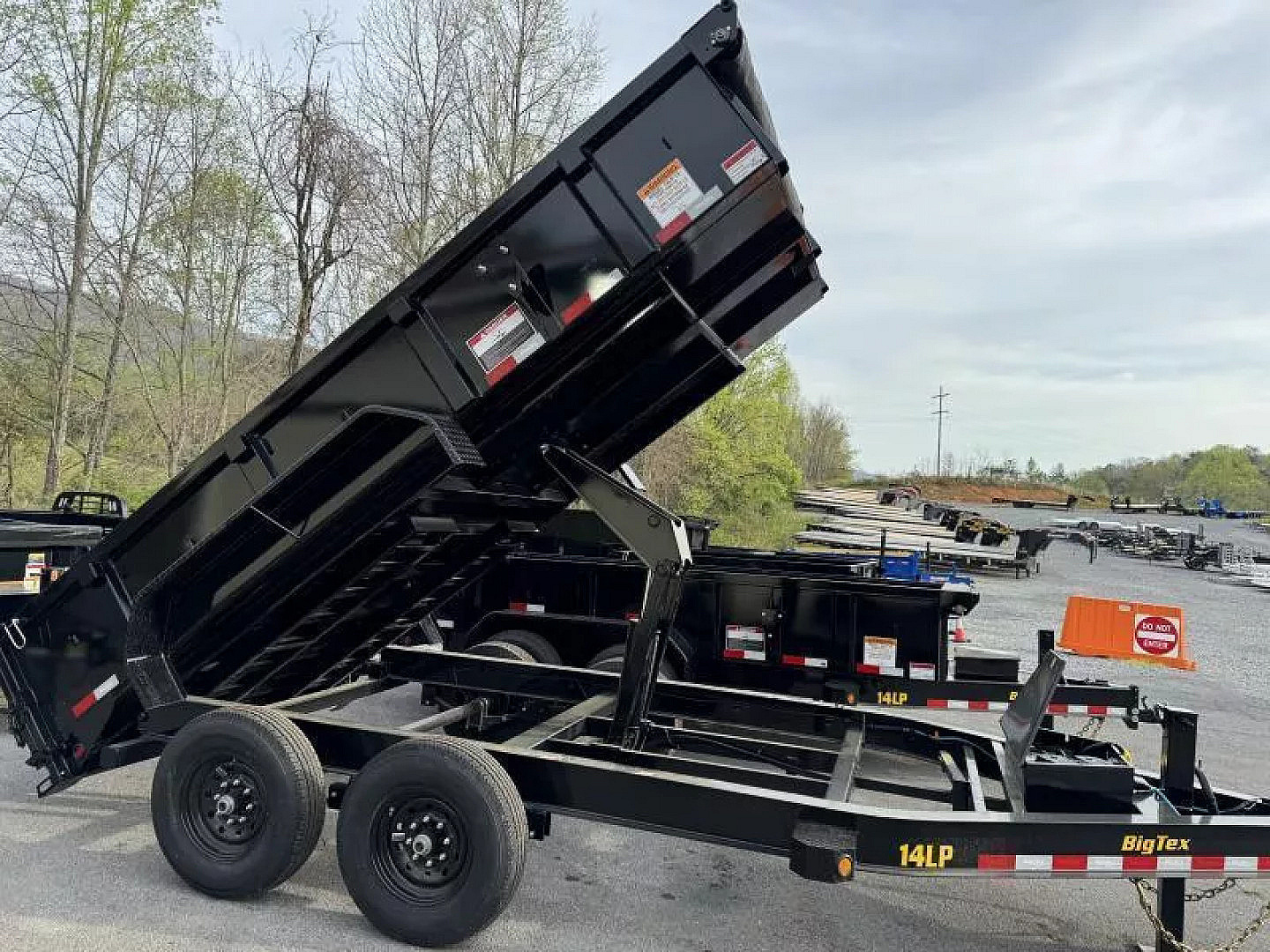 New 2025 Big Tex 14LP-14  Dump Trailer 7X14 WITH TARP RAMPS & LOADING FEET SCISSOR LIFT