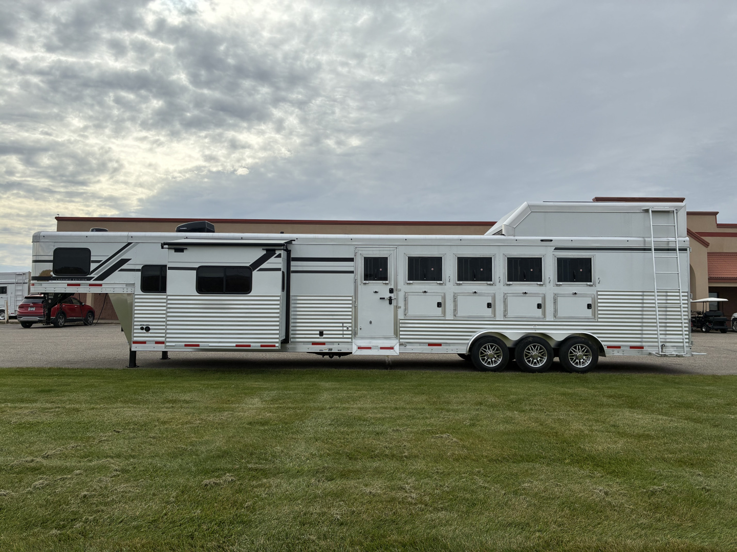 New 2026 SMC Laramie L8514SSRT 5H 14' LQ Horse Trailer