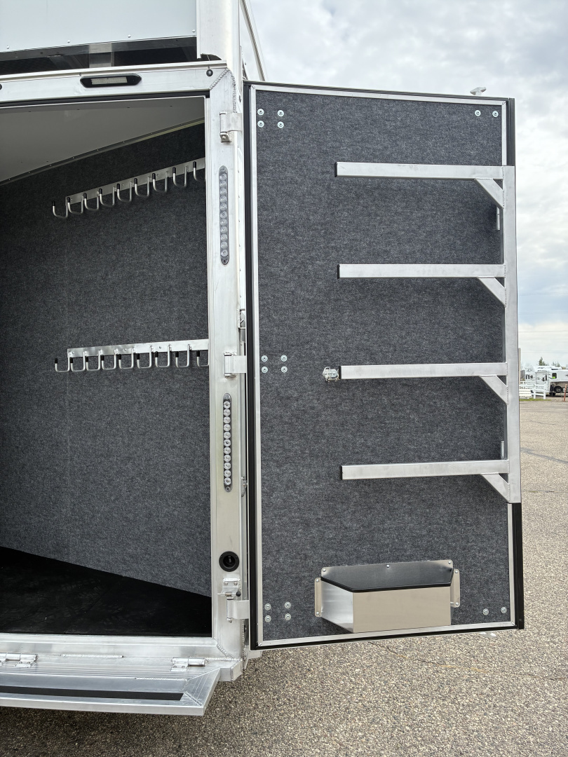 New 2026 SMC Laramie L8514SSRT 5H 14' LQ Horse Trailer