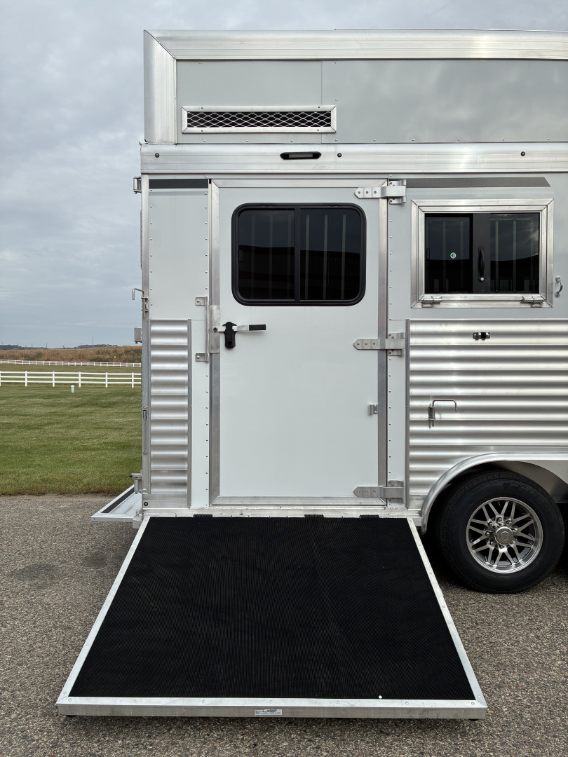 New 2026 SMC Laramie L8514SSRT 5H 14' LQ Horse Trailer