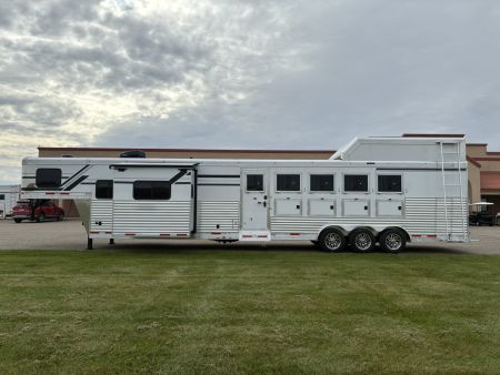 New 2026 SMC Laramie L8514SSRT 5H 14' LQ Horse Trailer