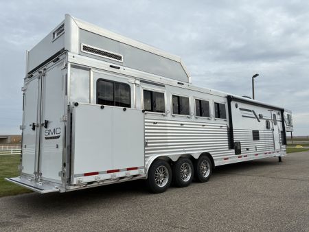 New 2026 SMC Laramie L8514SSRT 5H 14' LQ Horse Trailer