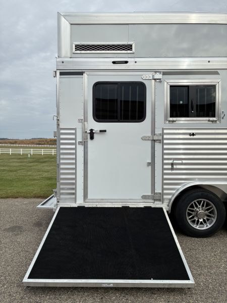 New 2026 SMC Laramie L8514SSRT 5H 14' LQ Horse Trailer