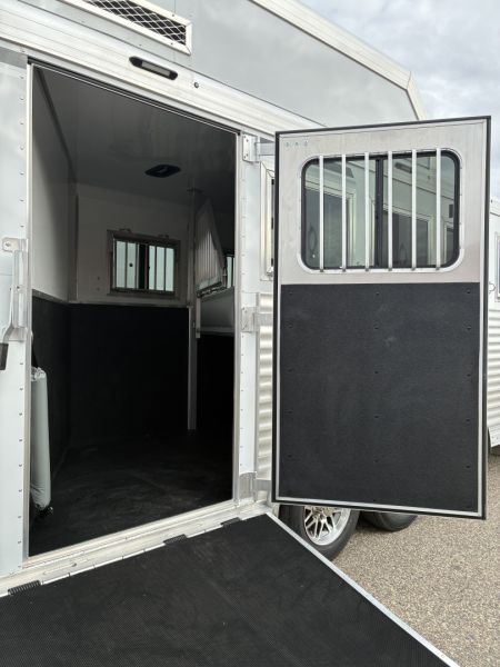 New 2026 SMC Laramie L8514SSRT 5H 14' LQ Horse Trailer