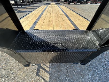 New 2026 MAXXD Hydraulic Dovetail Gooseneck Trailer | 36' x 102' 30K GVWR