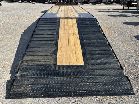 New 2026 MAXXD Hydraulic Dovetail Gooseneck Trailer | 36' x 102' 30K GVWR