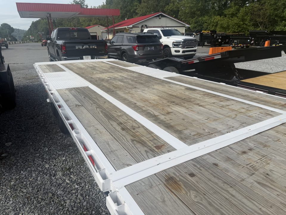 Used (USED) 2026 Diamond C DET210 DECK OVER TILT TRAILER SOLAR CHARGER HYDRO JACK