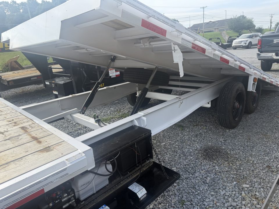 Used (USED) 2026 Diamond C DET210 DECK OVER TILT TRAILER SOLAR CHARGER HYDRO JACK