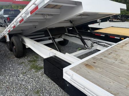 Used (USED) 2026 Diamond C DET210 DECK OVER TILT TRAILER SOLAR CHARGER HYDRO JACK