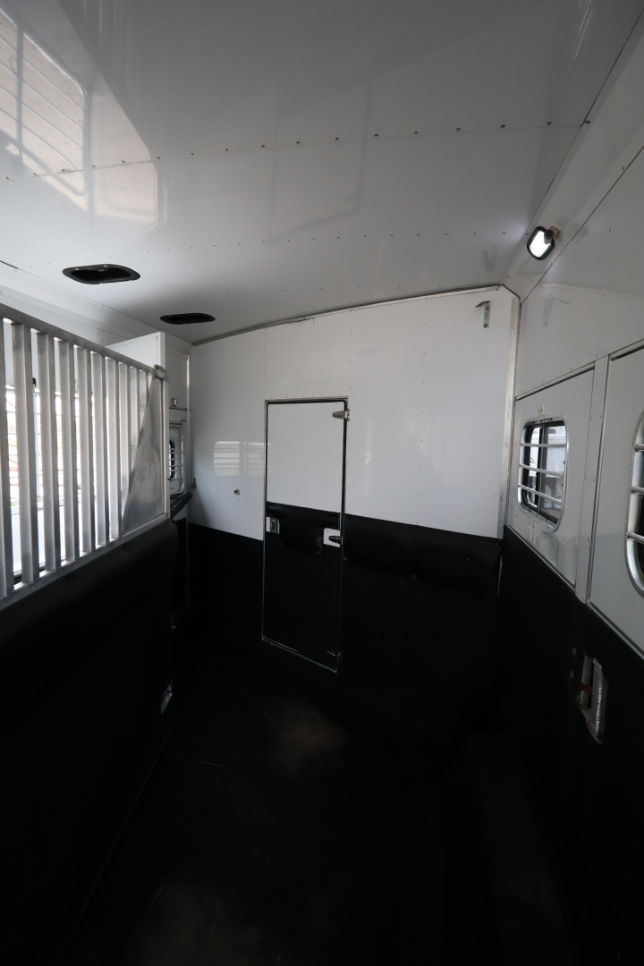 Used 2005 Sundowner 4 Horse LQ Slide-out MT Horse Trailer