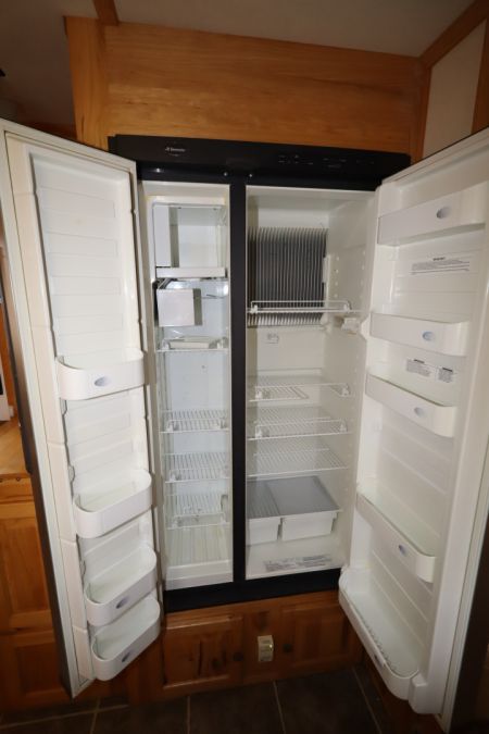 Used 2005 Sundowner 4 Horse LQ Slide-out MT Horse Trailer