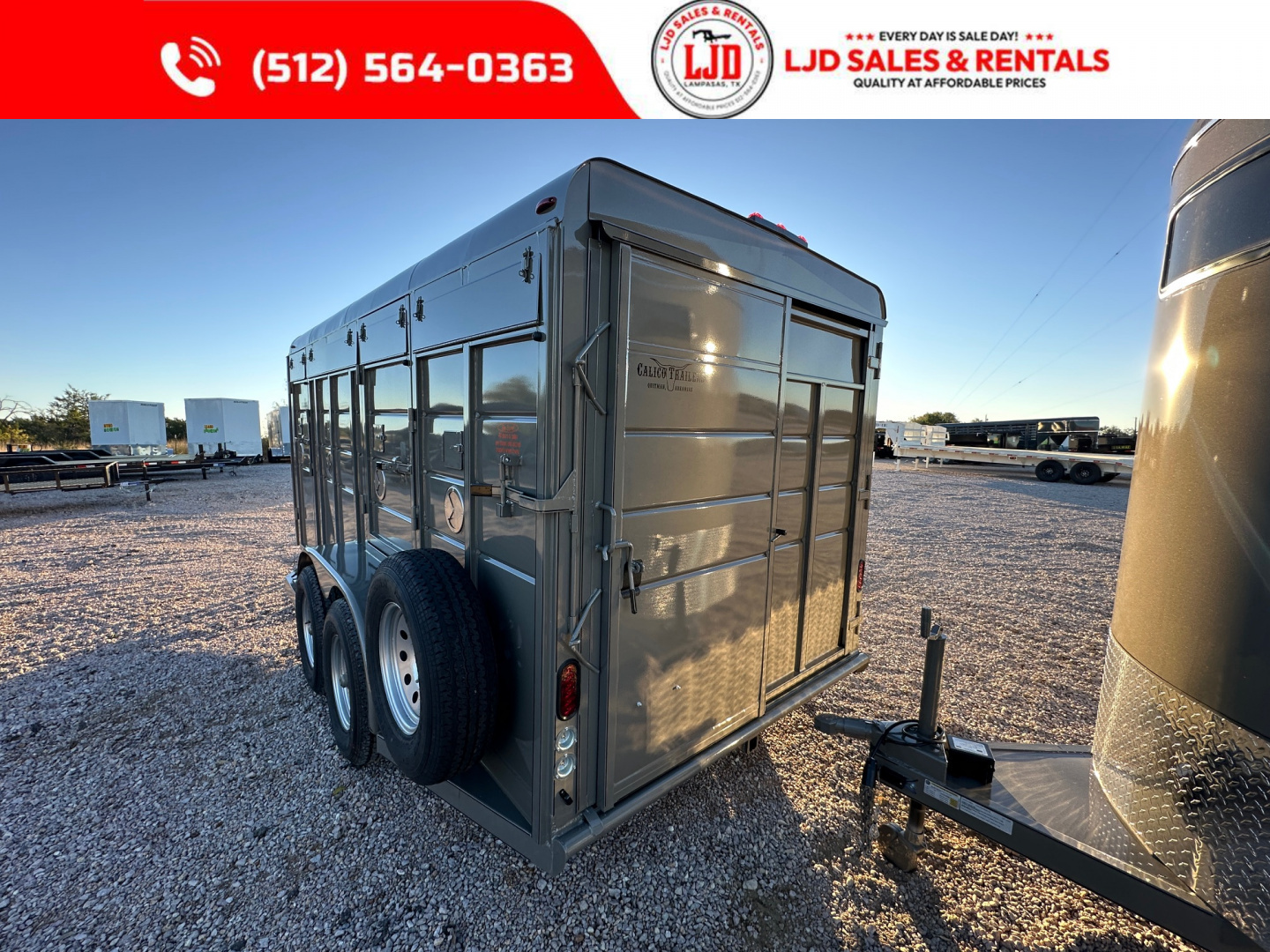 New 2026 CALICO - 18' Exotic Game Trailer -9 Stalls - Bi Folds -