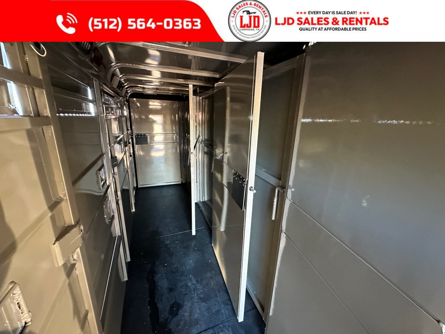 New 2026 CALICO - 18' Exotic Game Trailer -9 Stalls - Bi Folds -