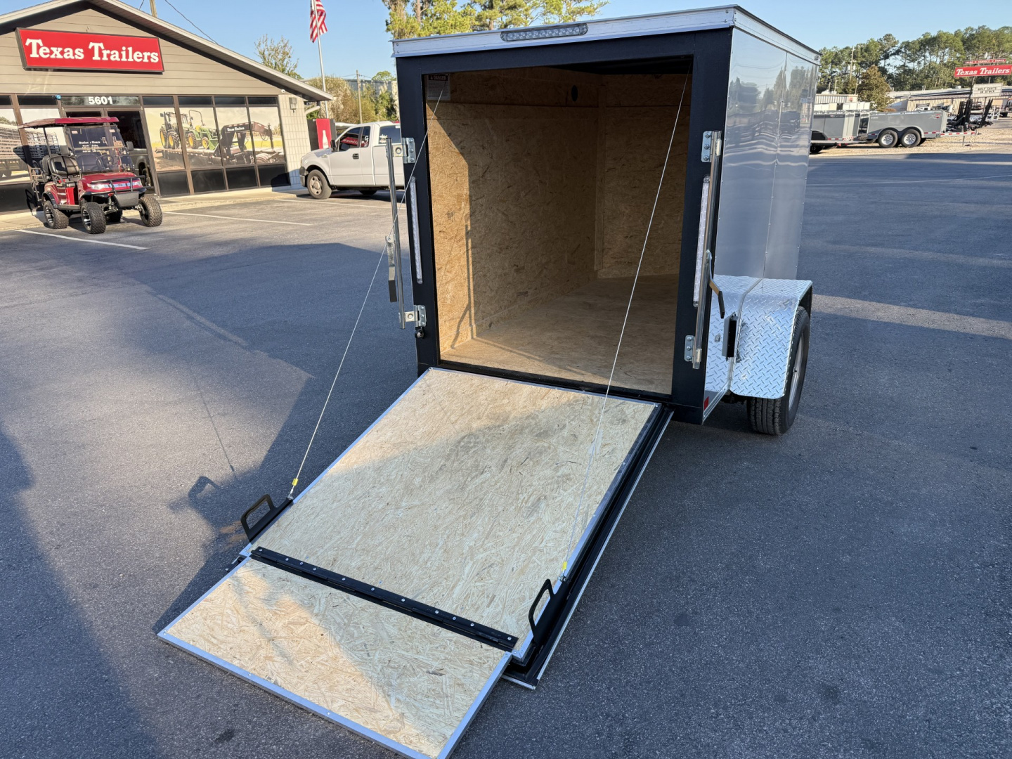 New TX5X8SA TEXAS TRAILERS 5' X 8' CARGO / ENCLOSED TRAILER W/REAR RAMP DOOR