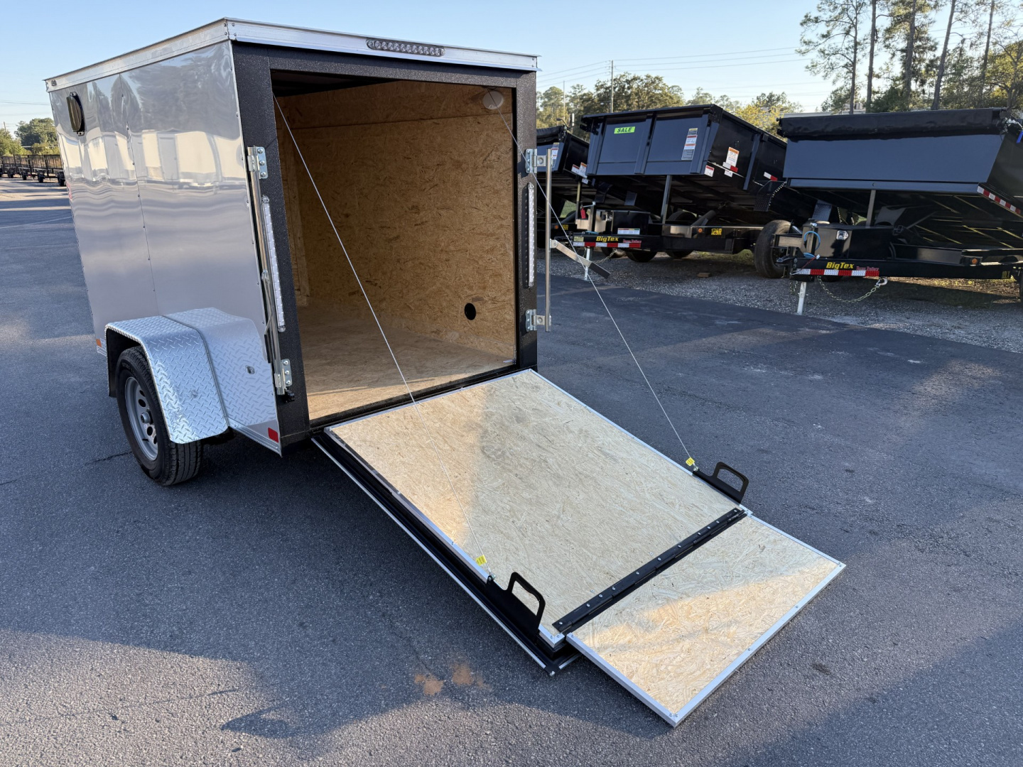 New TX5X8SA TEXAS TRAILERS 5' X 8' CARGO / ENCLOSED TRAILER W/REAR RAMP DOOR