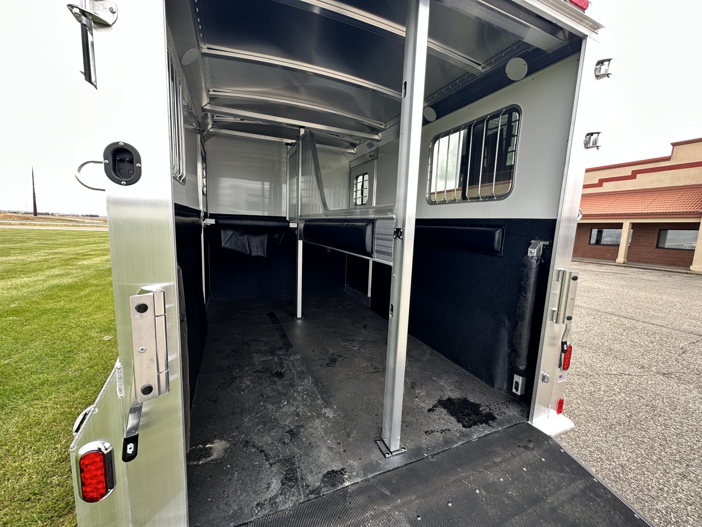 New 2026 4-Star Trailers 2H BP Straight Load Horse Trailer