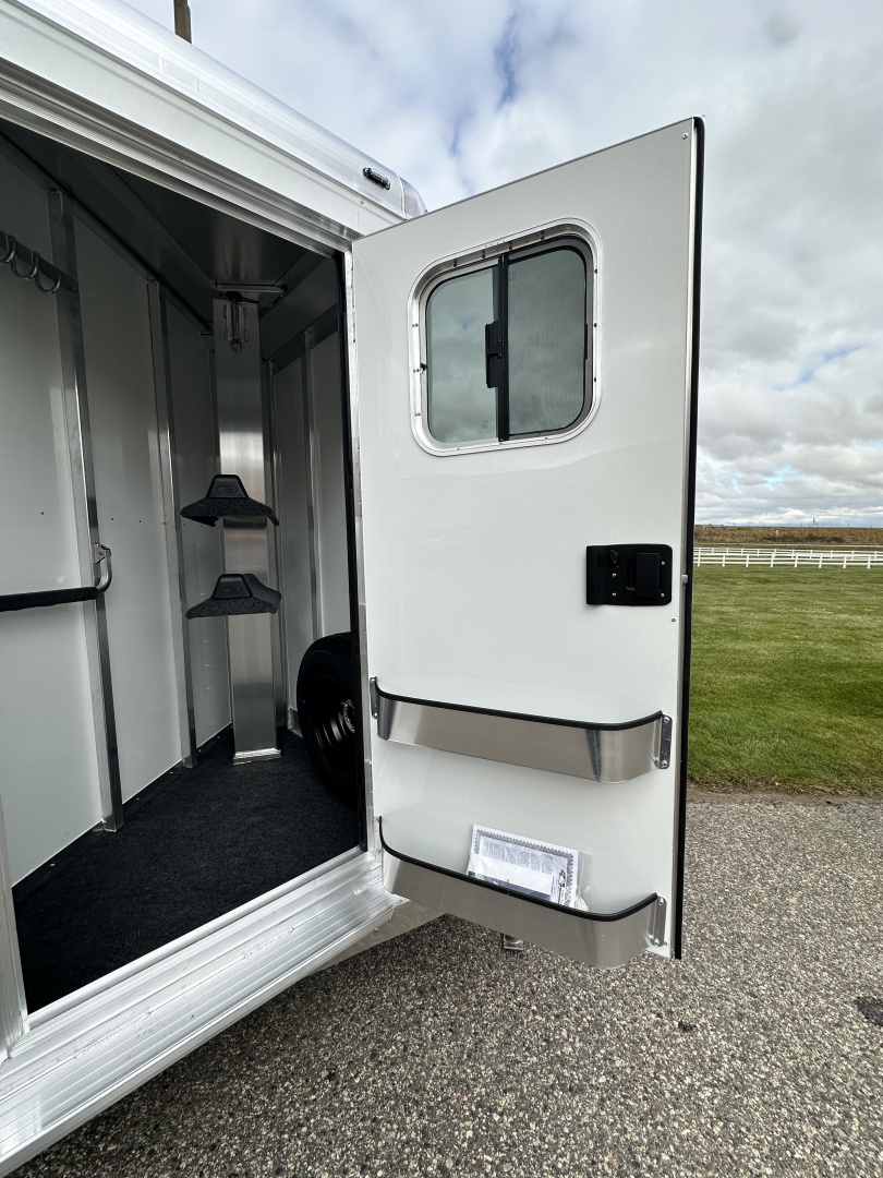 New 2026 4-Star Trailers 2H BP Straight Load Horse Trailer