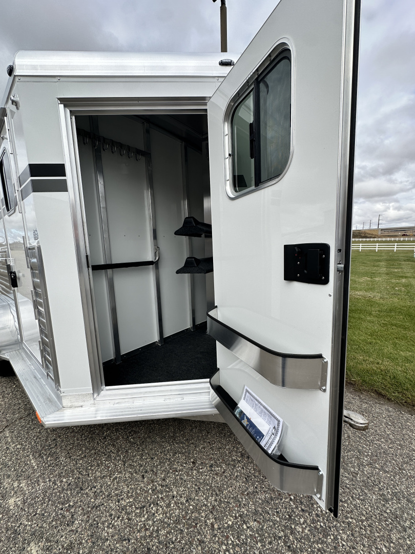 New 2026 4-Star Trailers 2H BP Straight Load Horse Trailer