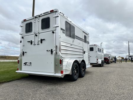New 2026 4-Star Trailers 2H BP Straight Load Horse Trailer