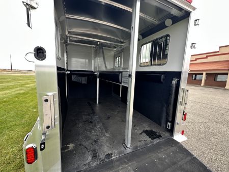 New 2026 4-Star Trailers 2H BP Straight Load Horse Trailer
