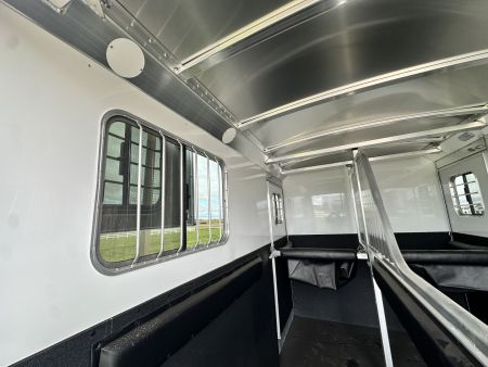 New 2026 4-Star Trailers 2H BP Straight Load Horse Trailer