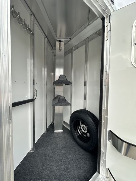 New 2026 4-Star Trailers 2H BP Straight Load Horse Trailer