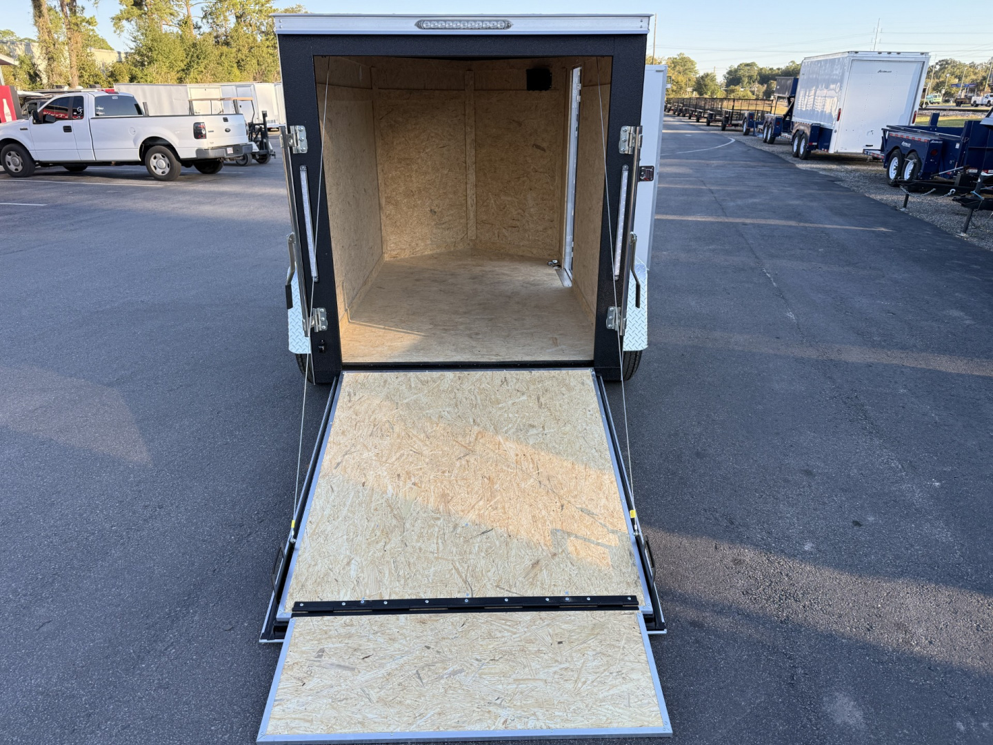 New TX5X8SA TEXAS TRAILERS 5' X 8' CARGO / ENCLOSED TRAILER W/REAR RAMP DOOR & SIDE DOOR