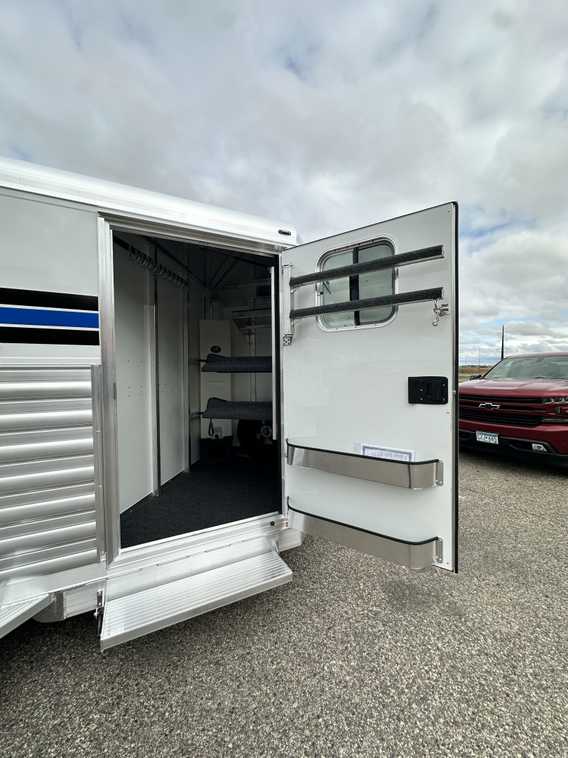 New 2026 4-Star Trailers 2H BP Slant Horse Trailer