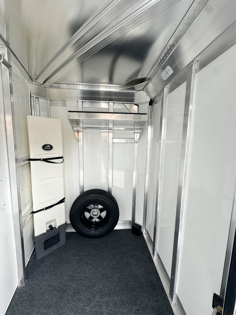 New 2026 4-Star Trailers 2H BP Slant Horse Trailer
