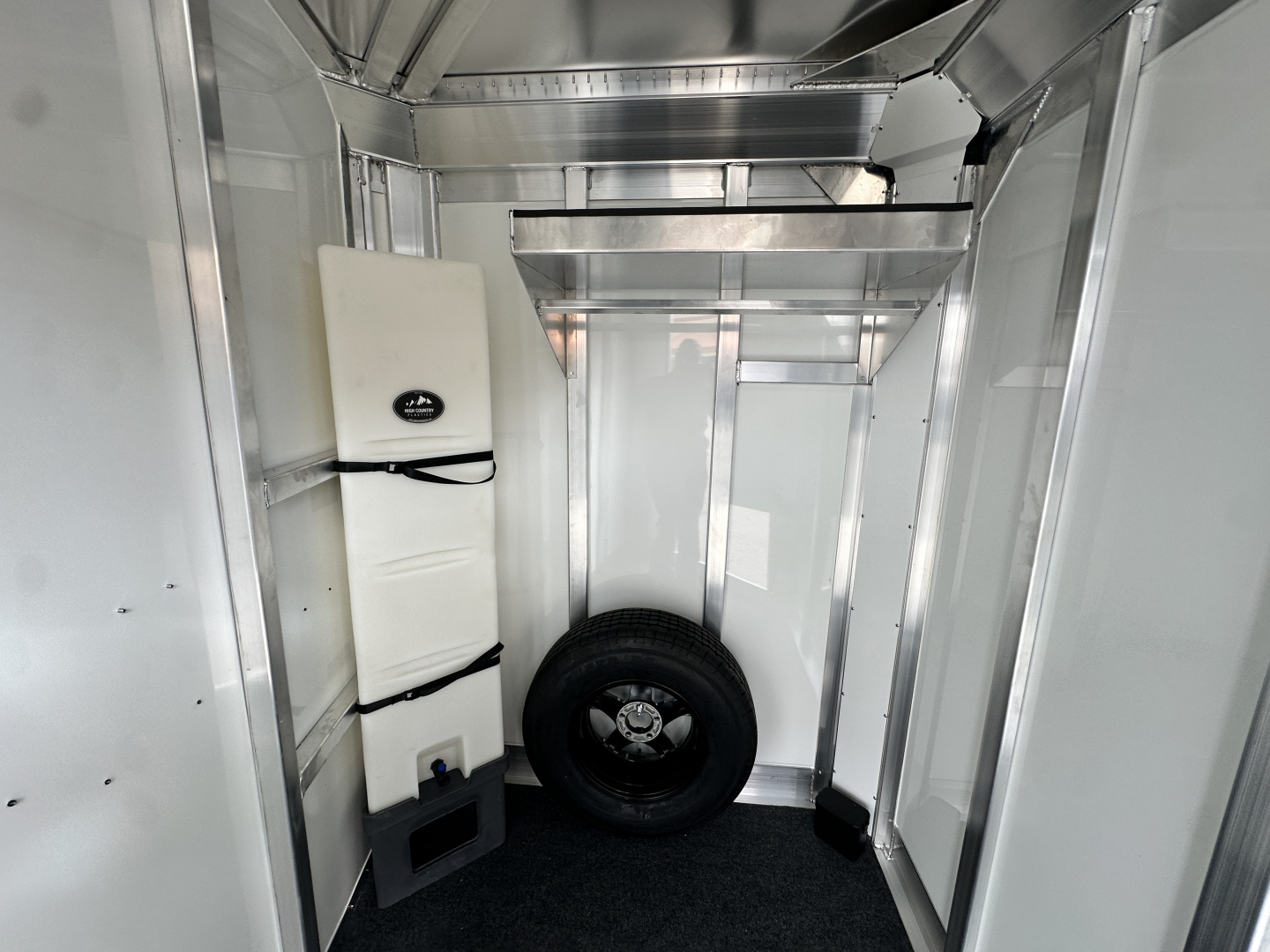 New 2026 4-Star Trailers 2H BP Slant Horse Trailer