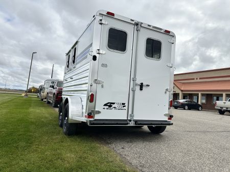 New 2026 4-Star Trailers 2H BP Slant Horse Trailer