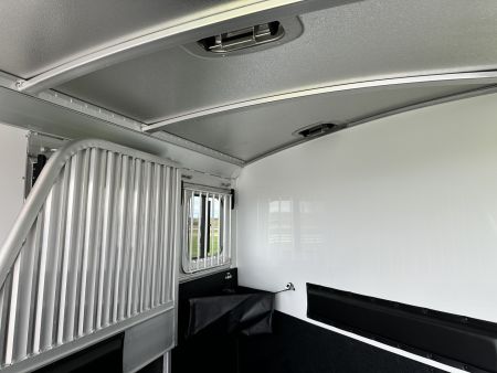 New 2026 4-Star Trailers 2H BP Slant Horse Trailer