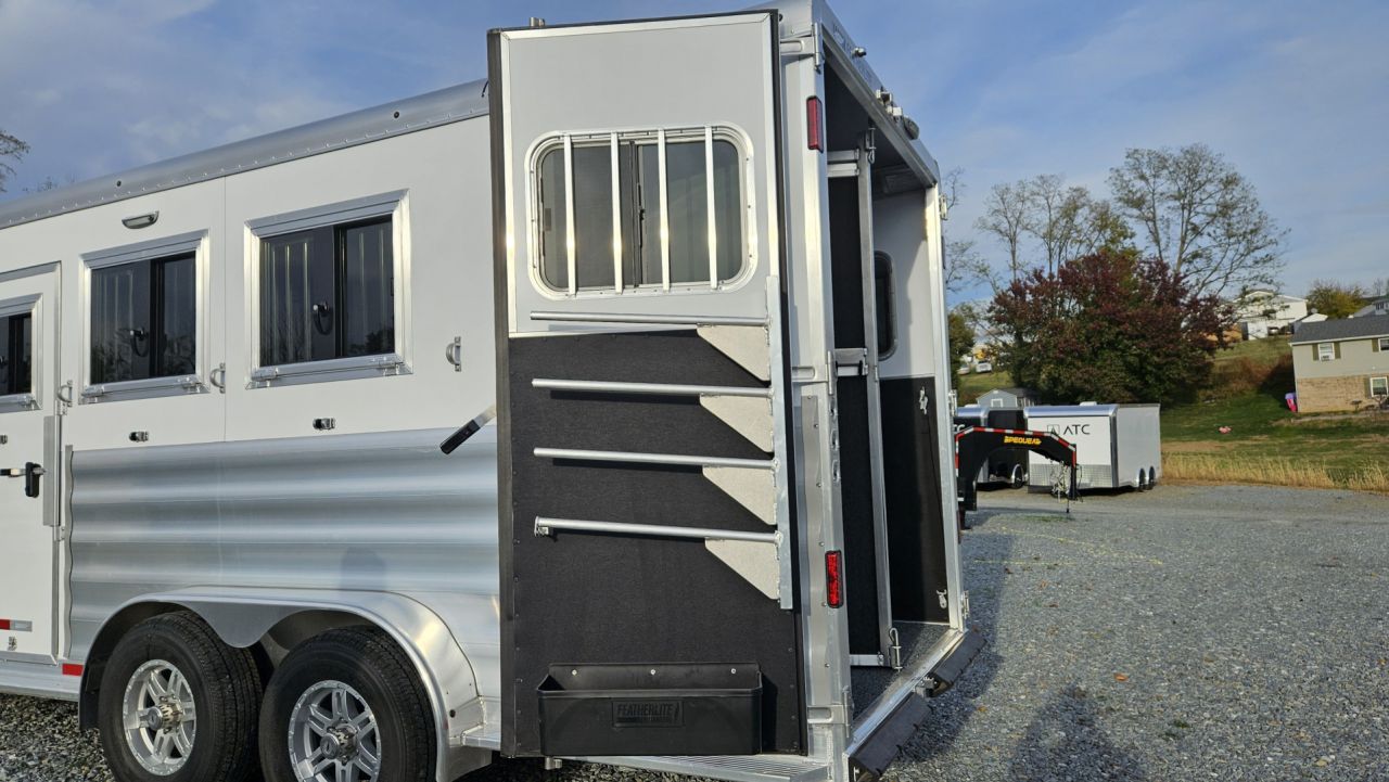 New 2026 Featherlite Trailers GOOSENECK 9807 7'X24'TA Horse Trailer