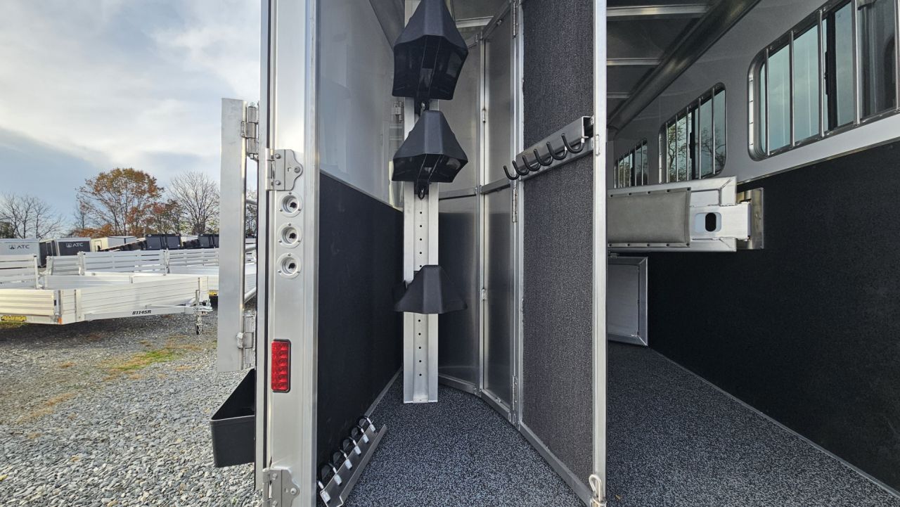New 2026 Featherlite Trailers GOOSENECK 9807 7'X24'TA Horse Trailer