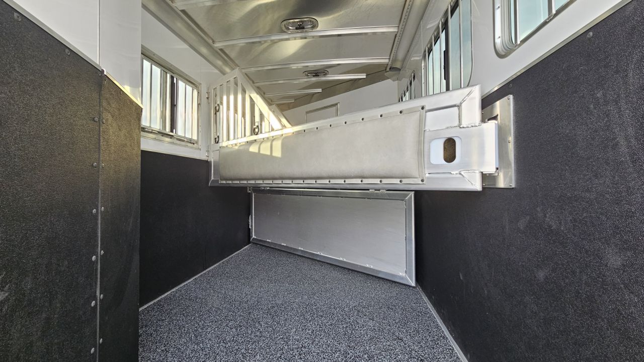 New 2026 Featherlite Trailers GOOSENECK 9807 7'X24'TA Horse Trailer