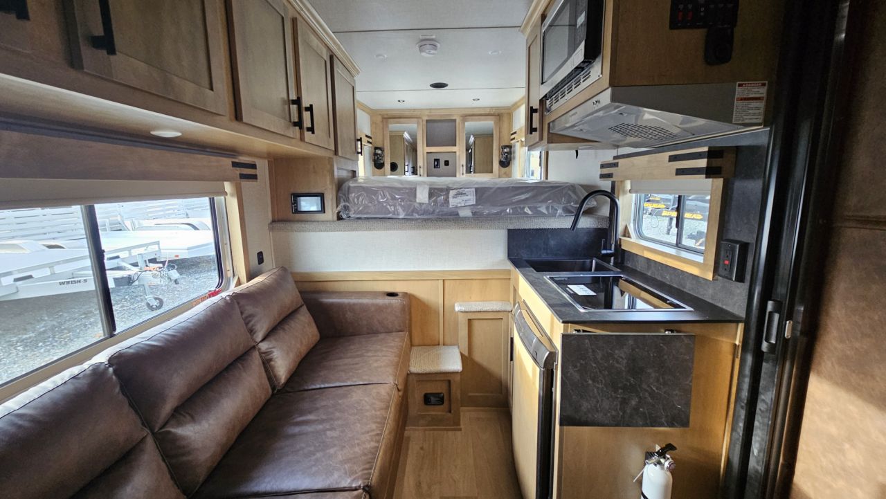 New 2026 Featherlite Trailers GOOSENECK 9807 7'X24'TA Horse Trailer