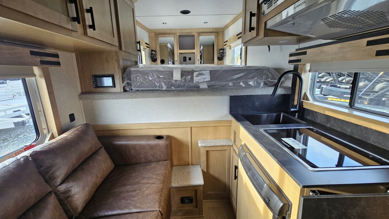 New 2026 Featherlite Trailers GOOSENECK 9807 7'X24'TA Horse Trailer